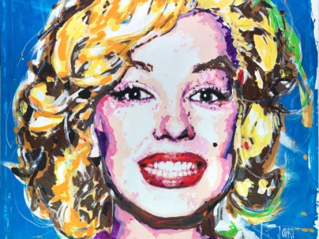 Marilyn Monroe ( 1. Juni 1926 in Los Angeles, Kalifornien als Norma Jeane Baker; † 5. August 1962 ) war eine US-amerikanische Filmschauspielerin, Fotomodell, Sängerin und Filmproduzentin. Sie wurde in den 1950er Jahren zum Weltstar, ist heute eine Filmikone und zählt zu den archetypischen Sexsymbolen des 20. Jahrhunderts.